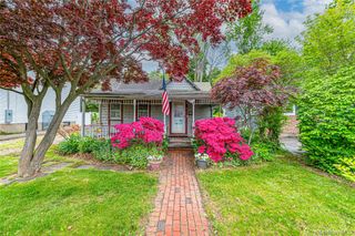 34 Boulevard Avenue, Greenlawn, NY 11740