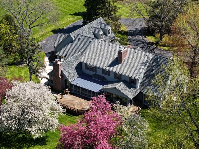 9731 Hilltop LANE, Mequon, WI 53092