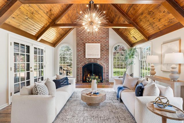 9731 Hilltop LANE, Mequon, WI 53092