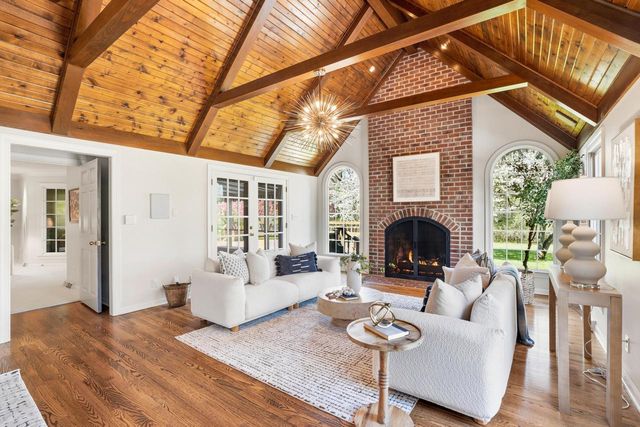9731 Hilltop LANE, Mequon, WI 53092