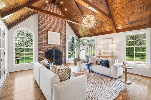 9731 Hilltop LANE, Mequon, WI 53092