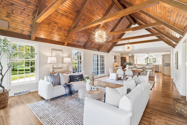 9731 Hilltop LANE, Mequon, WI 53092
