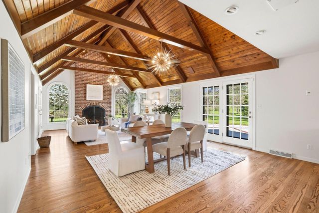 9731 Hilltop LANE, Mequon, WI 53092