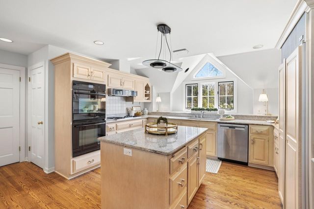 9731 Hilltop LANE, Mequon, WI 53092