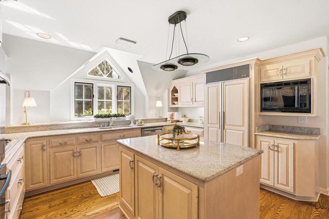 9731 Hilltop LANE, Mequon, WI 53092
