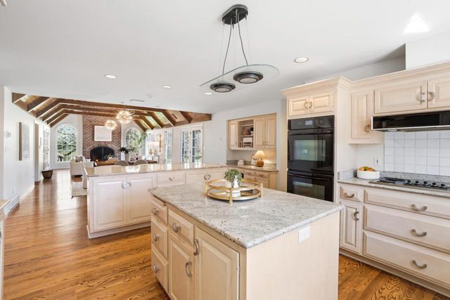 9731 Hilltop LANE, Mequon, WI 53092