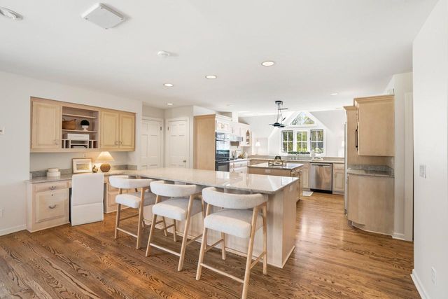 9731 Hilltop LANE, Mequon, WI 53092