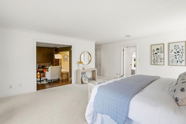 9731 Hilltop LANE, Mequon, WI 53092