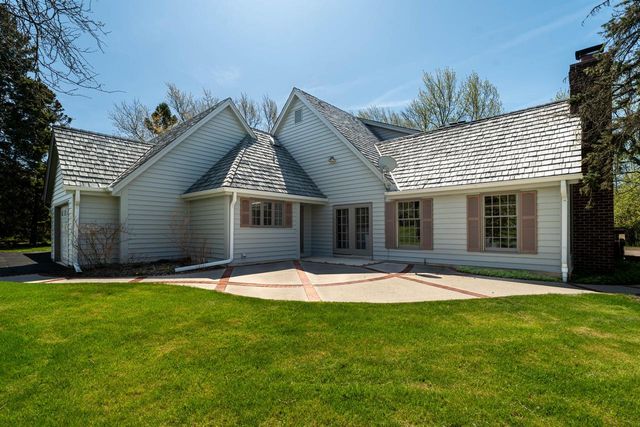 9731 Hilltop LANE, Mequon, WI 53092