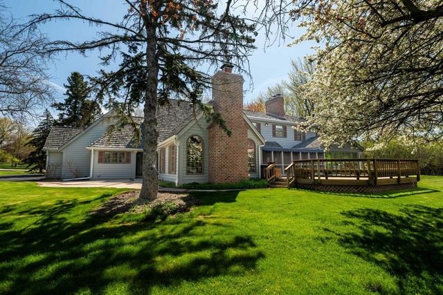 9731 Hilltop LANE, Mequon, WI 53092