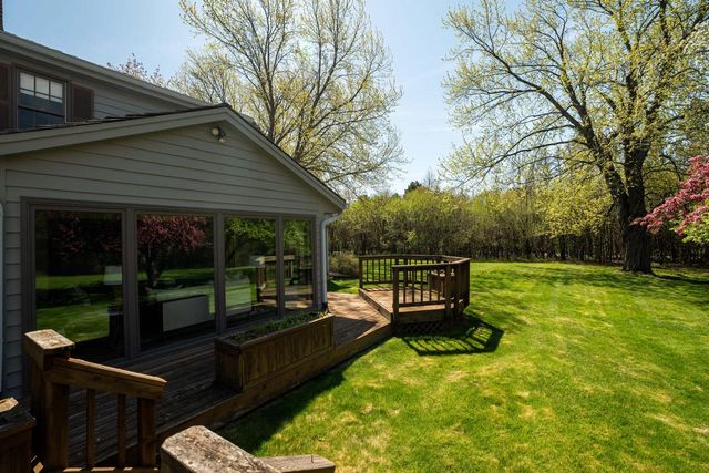 9731 Hilltop LANE, Mequon, WI 53092