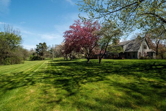9731 Hilltop LANE, Mequon, WI 53092