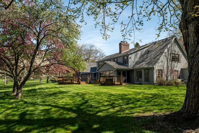 9731 Hilltop LANE, Mequon, WI 53092
