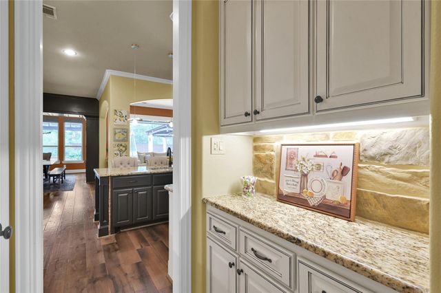 95 S Shimmering Aspen Circle, Spring, TX 77389