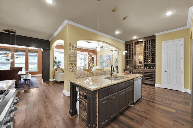 95 S Shimmering Aspen Circle, Spring, TX 77389