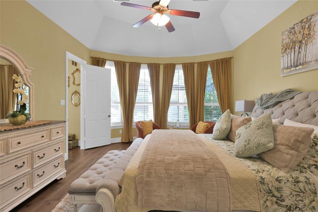 95 S Shimmering Aspen Circle, Spring, TX 77389