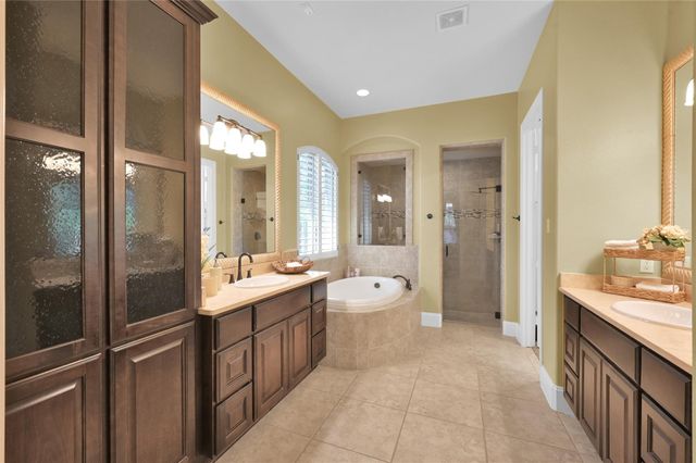 95 S Shimmering Aspen Circle, Spring, TX 77389