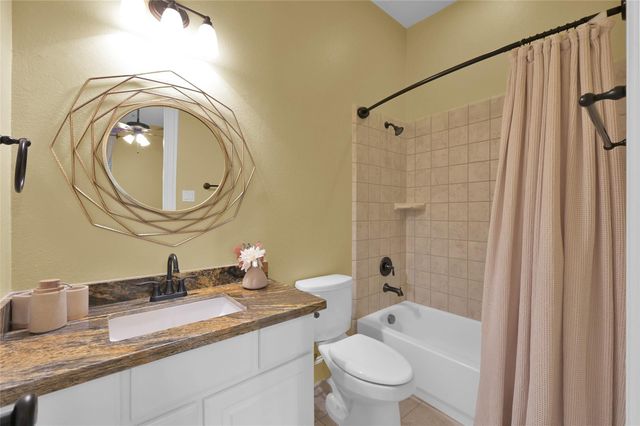 95 S Shimmering Aspen Circle, Spring, TX 77389