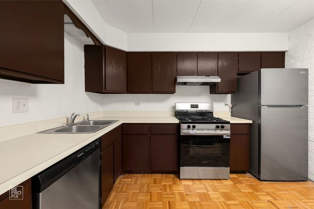 264 E Bailey Road E, Naperville, IL 60565