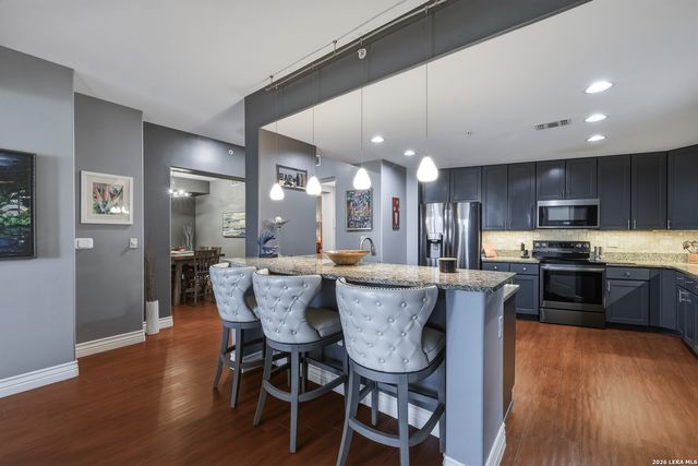 215 Center St Apt 408, San Antonio, TX 78202