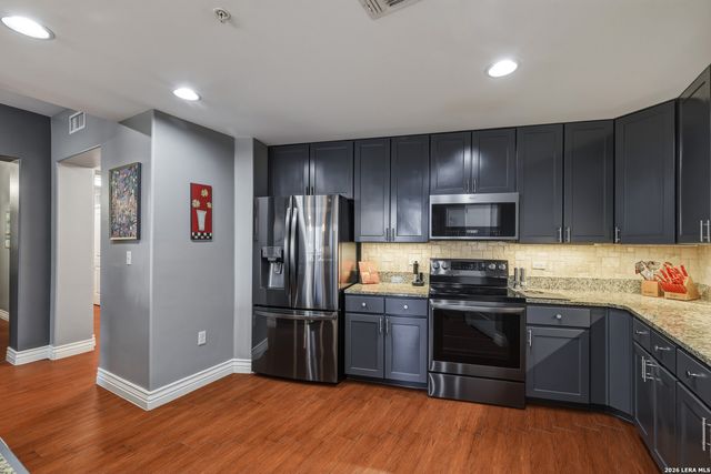 215 Center St Apt 408, San Antonio, TX 78202