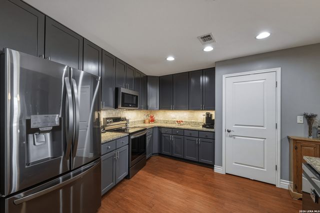 215 Center St Apt 408, San Antonio, TX 78202