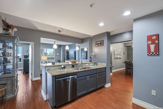 215 Center St Apt 408, San Antonio, TX 78202