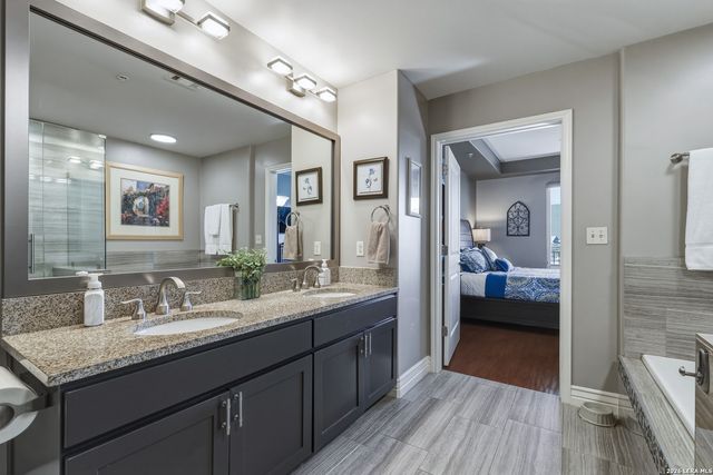 215 Center St Apt 408, San Antonio, TX 78202