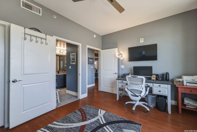 215 Center St Apt 408, San Antonio, TX 78202