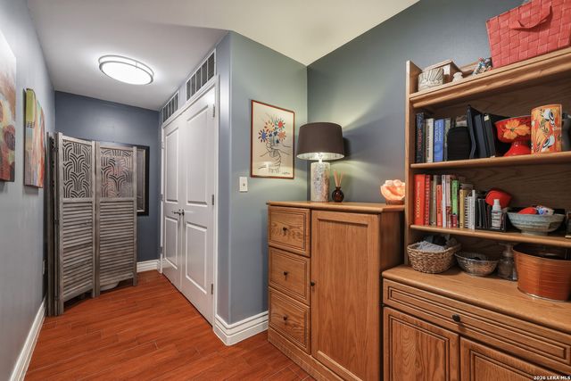 215 Center St Apt 408, San Antonio, TX 78202