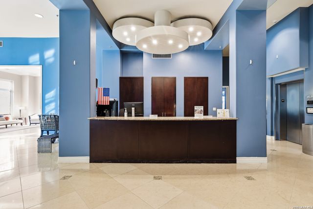 215 Center St Apt 408, San Antonio, TX 78202