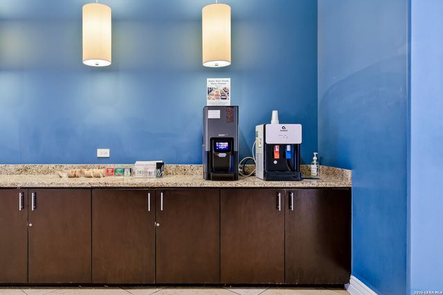 215 Center St Apt 408, San Antonio, TX 78202