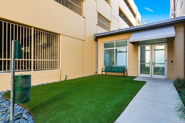 215 Center St Apt 408, San Antonio, TX 78202