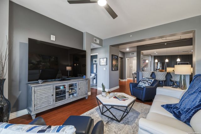 215 Center St Apt 408, San Antonio, TX 78202