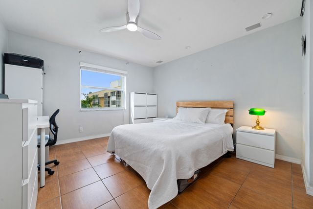 2990 NE 16TH Avenue 304, Oakland Park, FL 33334