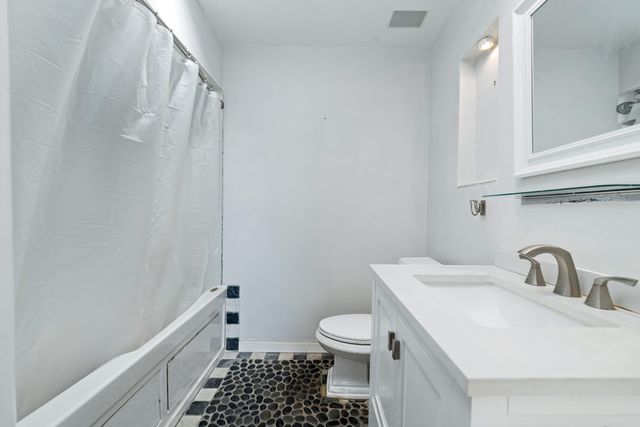2990 NE 16TH Avenue 304, Oakland Park, FL 33334