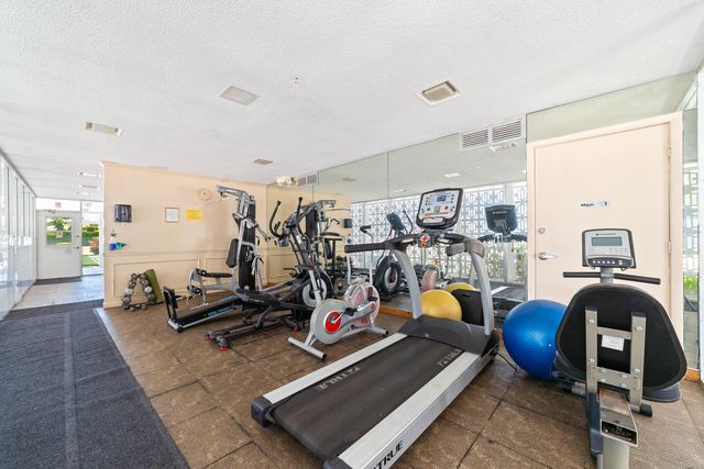 2990 NE 16TH Avenue 304, Oakland Park, FL 33334