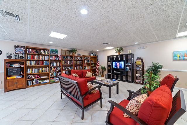 2990 NE 16TH Avenue 304, Oakland Park, FL 33334
