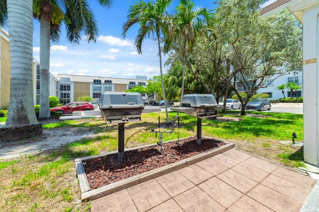 2990 NE 16TH Avenue 304, Oakland Park, FL 33334