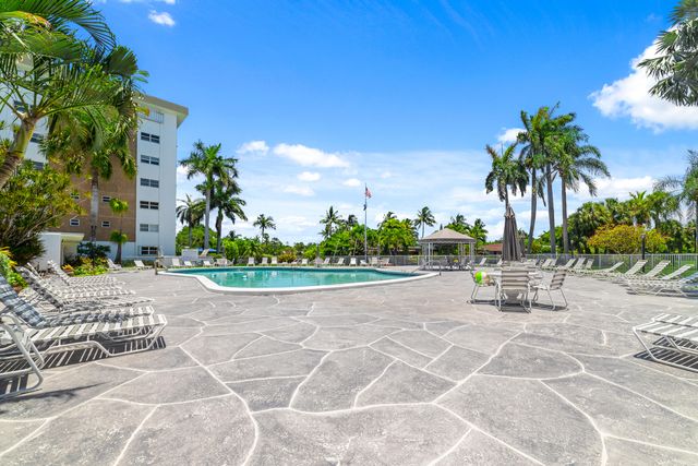 2990 NE 16TH Avenue 304, Oakland Park, FL 33334