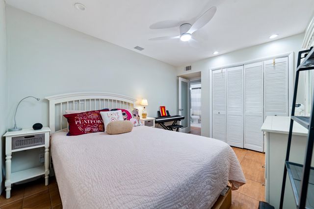 2990 NE 16TH Avenue 304, Oakland Park, FL 33334