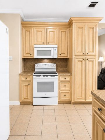 527 Aweigh Drive, Crosby, TX 77532