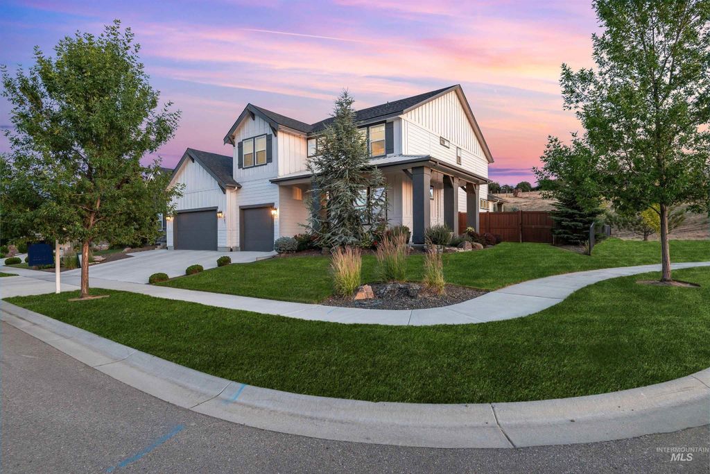 2043 E Lodge Trail Dr, Meridian, ID 83642
