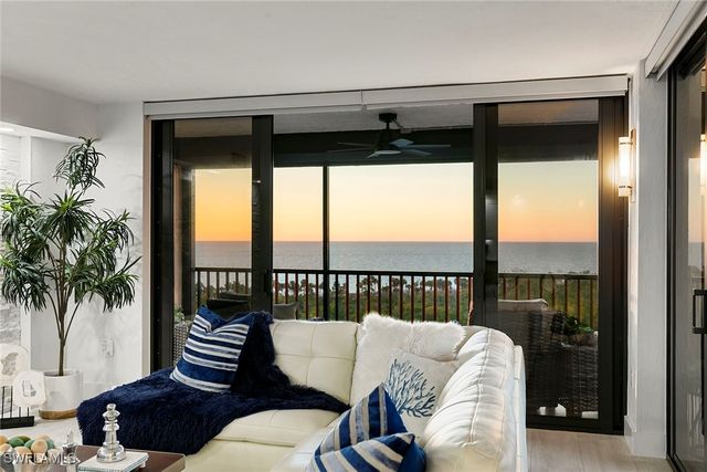 11 Bluebill AVE 905, Naples, FL 34108