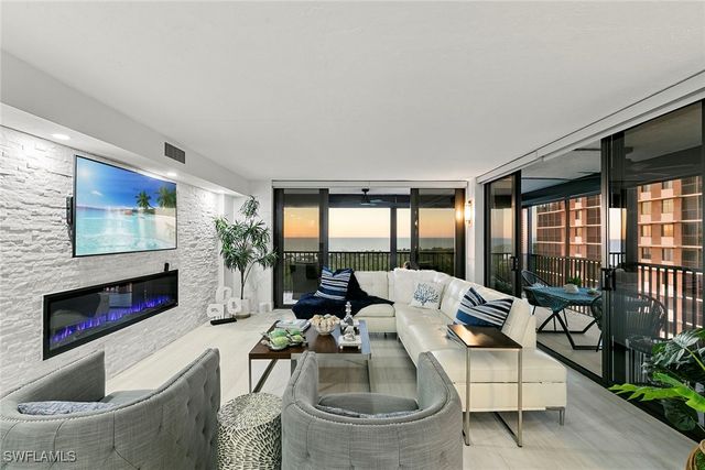 11 Bluebill AVE 905, Naples, FL 34108