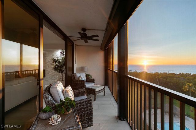 11 Bluebill AVE 905, Naples, FL 34108