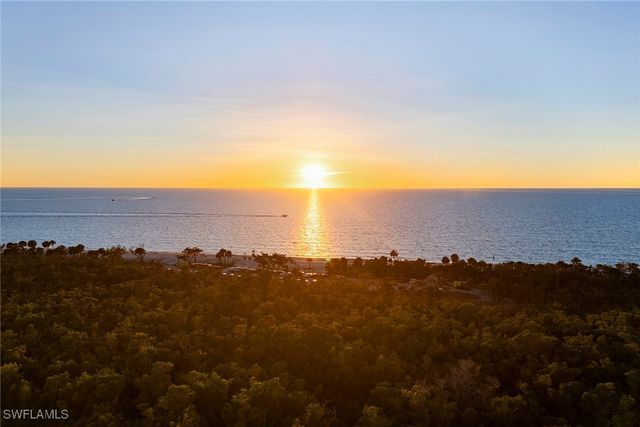 11 Bluebill AVE 905, Naples, FL 34108