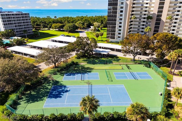 11 Bluebill AVE 905, Naples, FL 34108