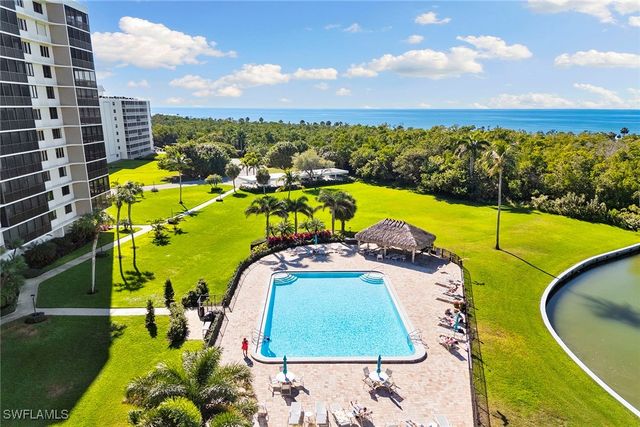 11 Bluebill AVE 905, Naples, FL 34108