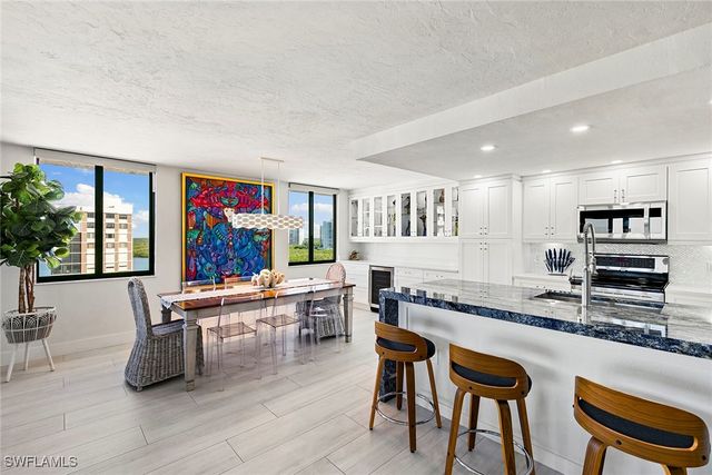 11 Bluebill AVE 905, Naples, FL 34108